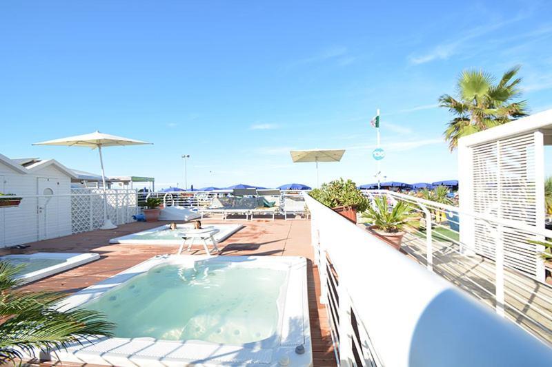 Riccione Beach Hotel - Enjoy Your Summer -Beach Village Incluso Екстер'єр фото