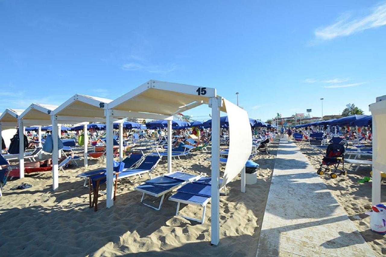 Riccione Beach Hotel - Enjoy Your Summer -Beach Village Incluso Екстер'єр фото