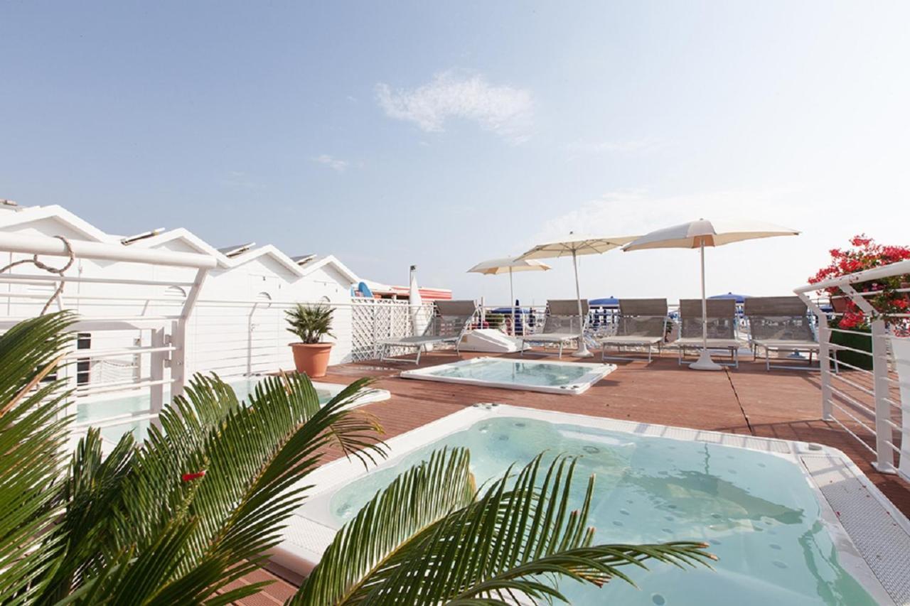 Riccione Beach Hotel - Enjoy Your Summer -Beach Village Incluso Екстер'єр фото