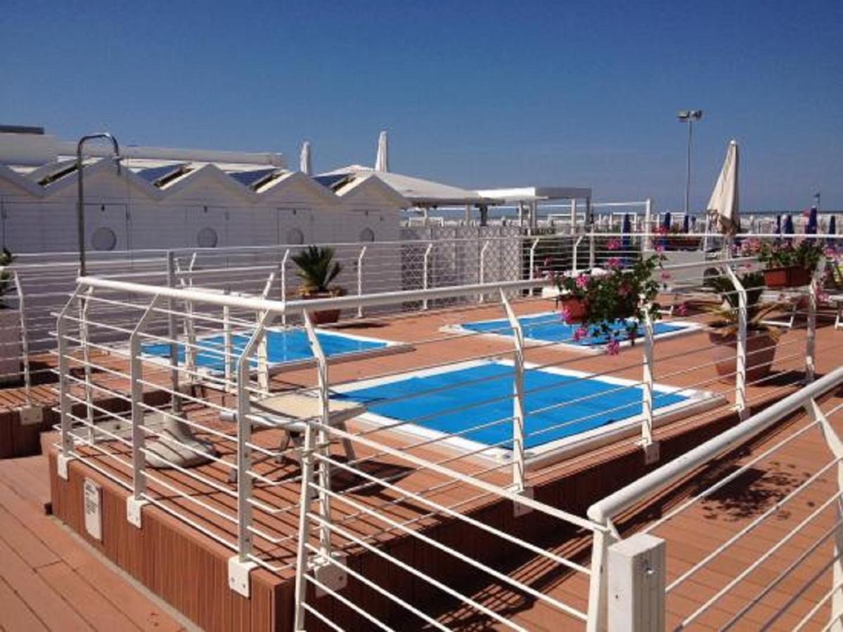 Riccione Beach Hotel - Enjoy Your Summer -Beach Village Incluso Екстер'єр фото