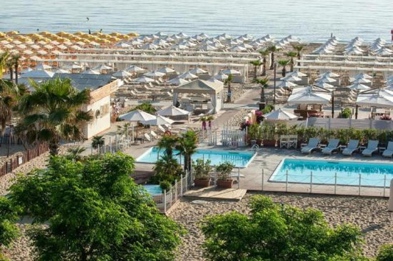 Riccione Beach Hotel - Enjoy Your Summer -Beach Village Incluso Екстер'єр фото