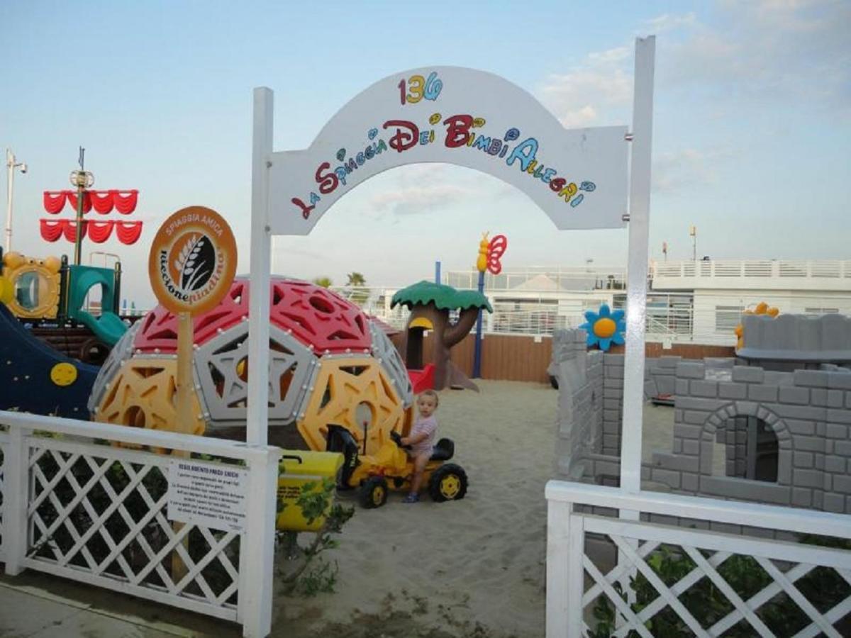 Riccione Beach Hotel - Enjoy Your Summer -Beach Village Incluso Екстер'єр фото
